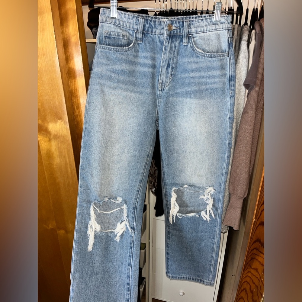 Vervet Distressed at the Knees Blue Jeans